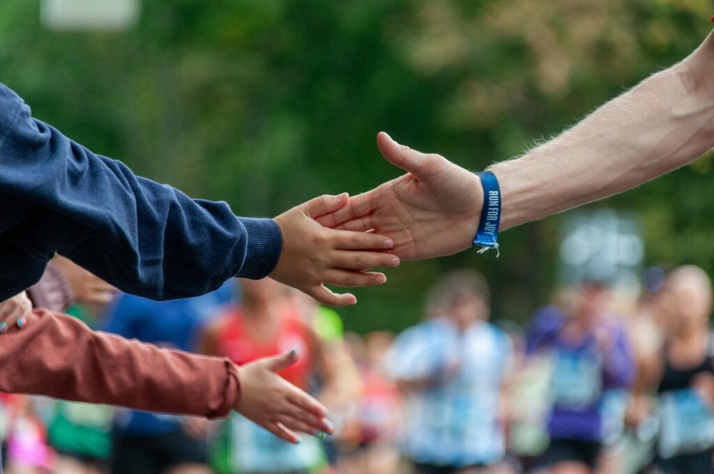 hands-8297611_1280
